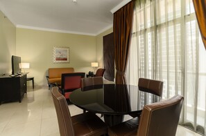 Deluxe Suite, 1 King Bed