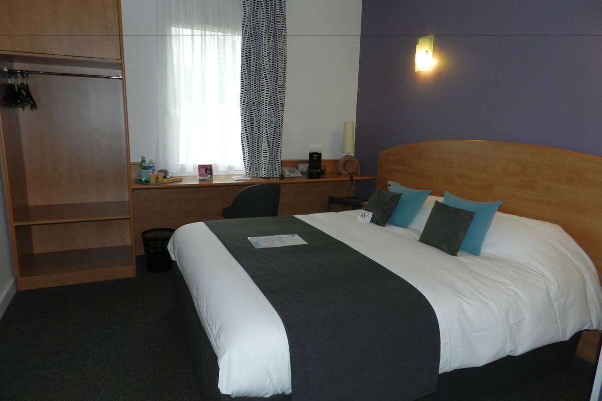 desk, laptop workspace, soundproofing, iron/ironing board