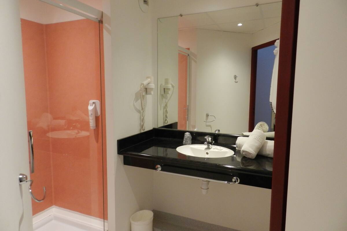 comfort double room (grand) | bathroom shower