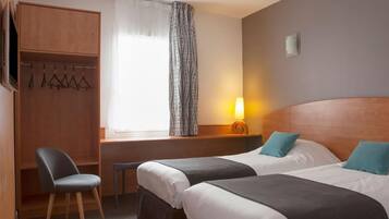 Een bureau, een laptopwerkplek, geluiddichte muren