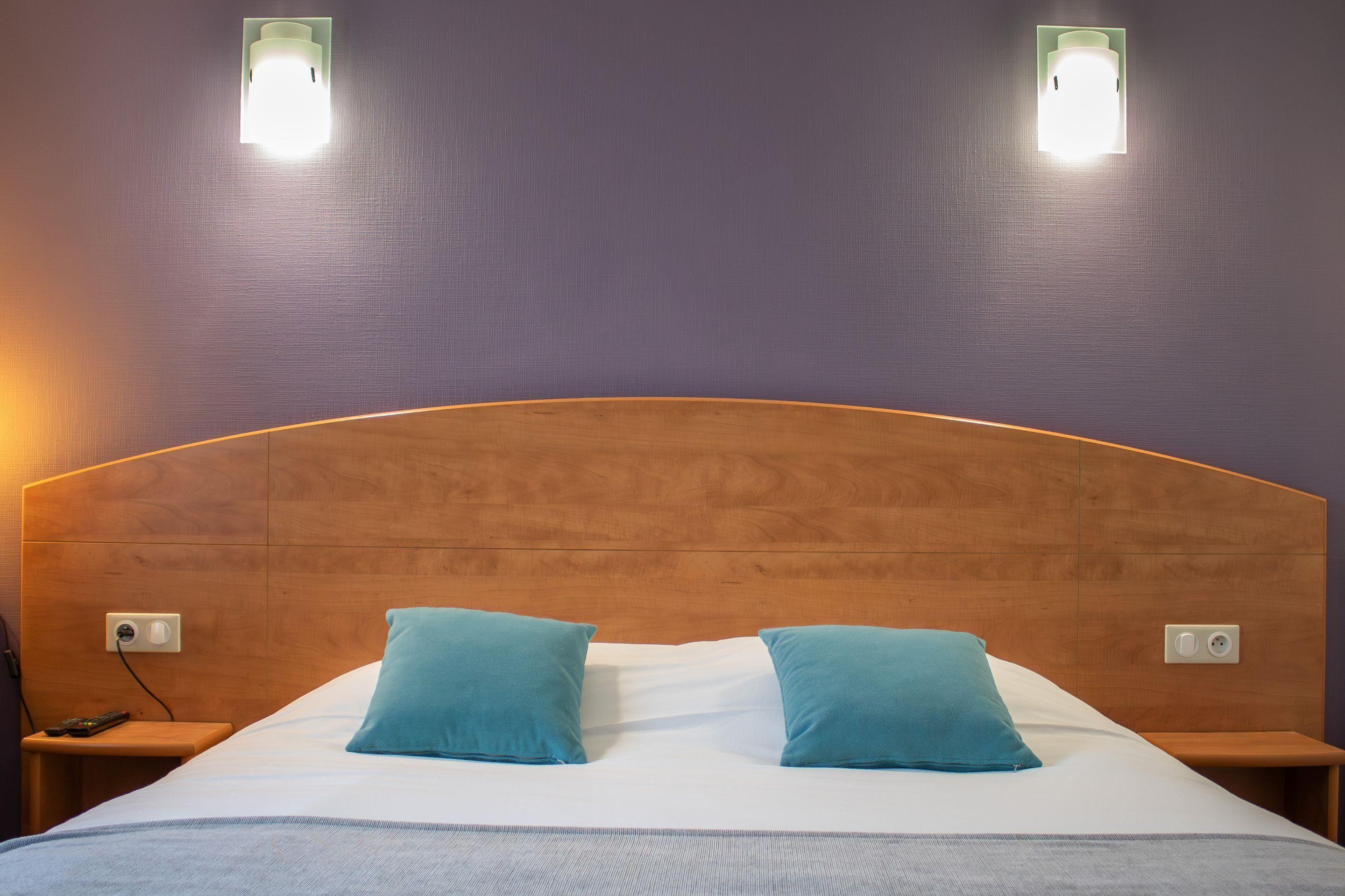 Työpöytä, kannettavalle tietokoneelle sopiva työtila, äänieristys