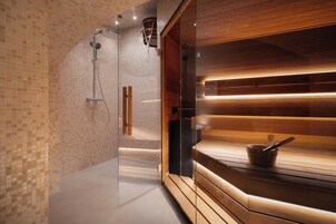 Hot tub, steam room