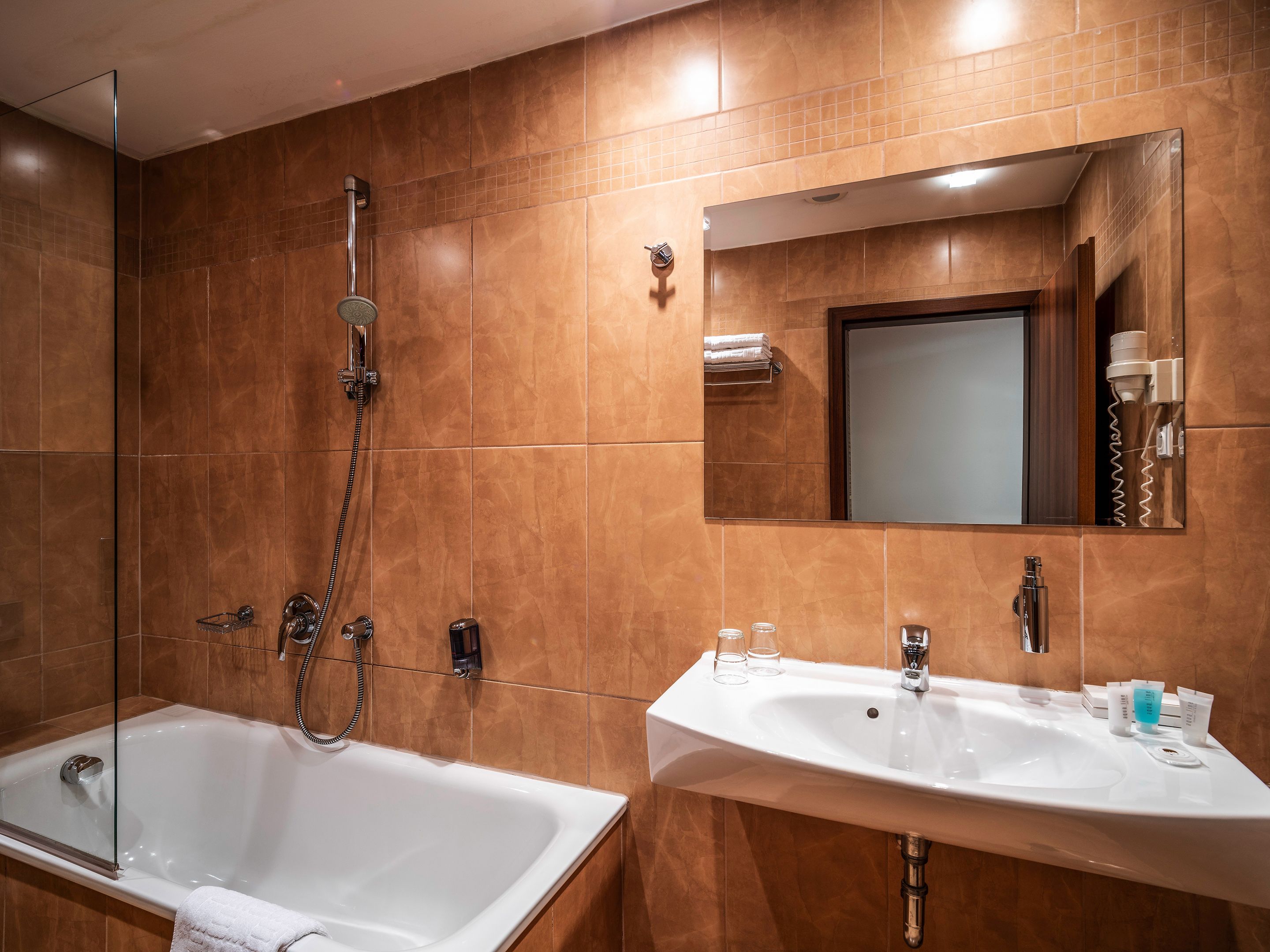 executive double or twin room, balcony | bathroom | hair dryer, heated floors, towels, soap