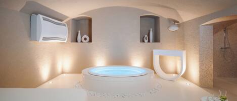 Hot tub, steam room