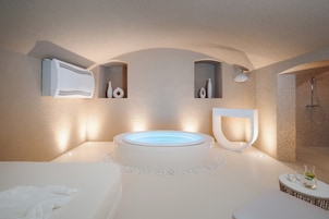 Hot tub, steam room
