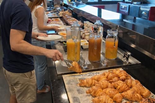 Desayuno buffet todos los días (con cargo)