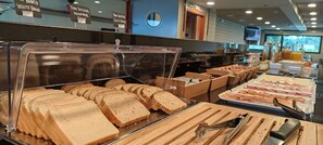 Desayuno buffet diario (EUR 13.5 por persona)