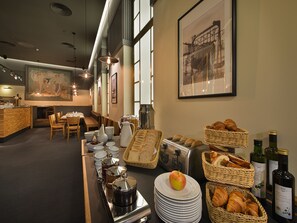 Frokost med lokale retter er inkludert hver dag