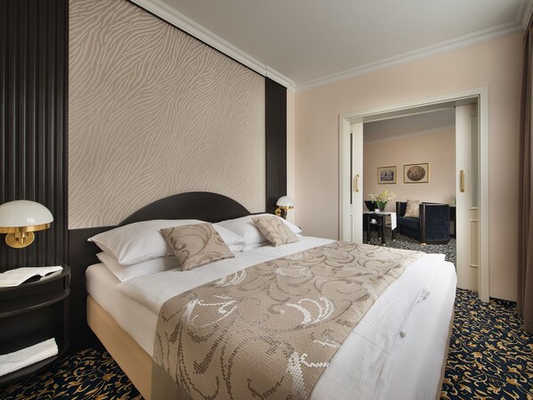 In-room safe, desk, laptop workspace, iron/ironing board - EA Hotel Royal Esprit (Prague)