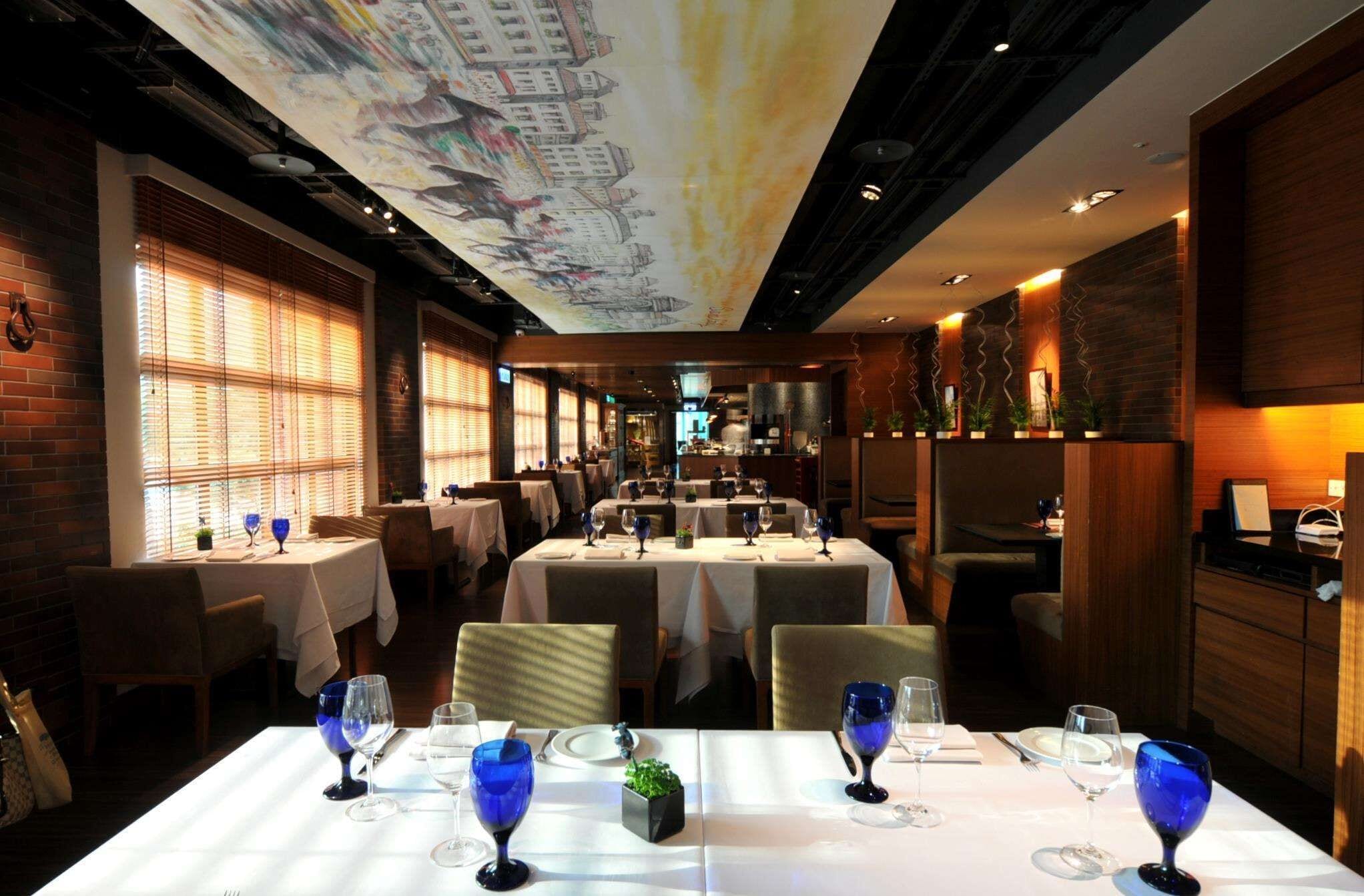 3 restaurants, breakfast, lunch, dinner served; international cuisine