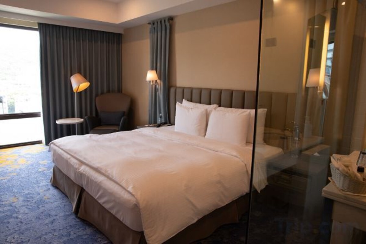 Premium bedding, down comforters, pillowtop beds, minibar