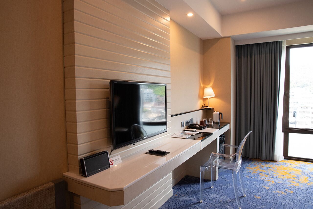 deluxe double room | premium bedding, down duvets, pillow-top beds, minibar