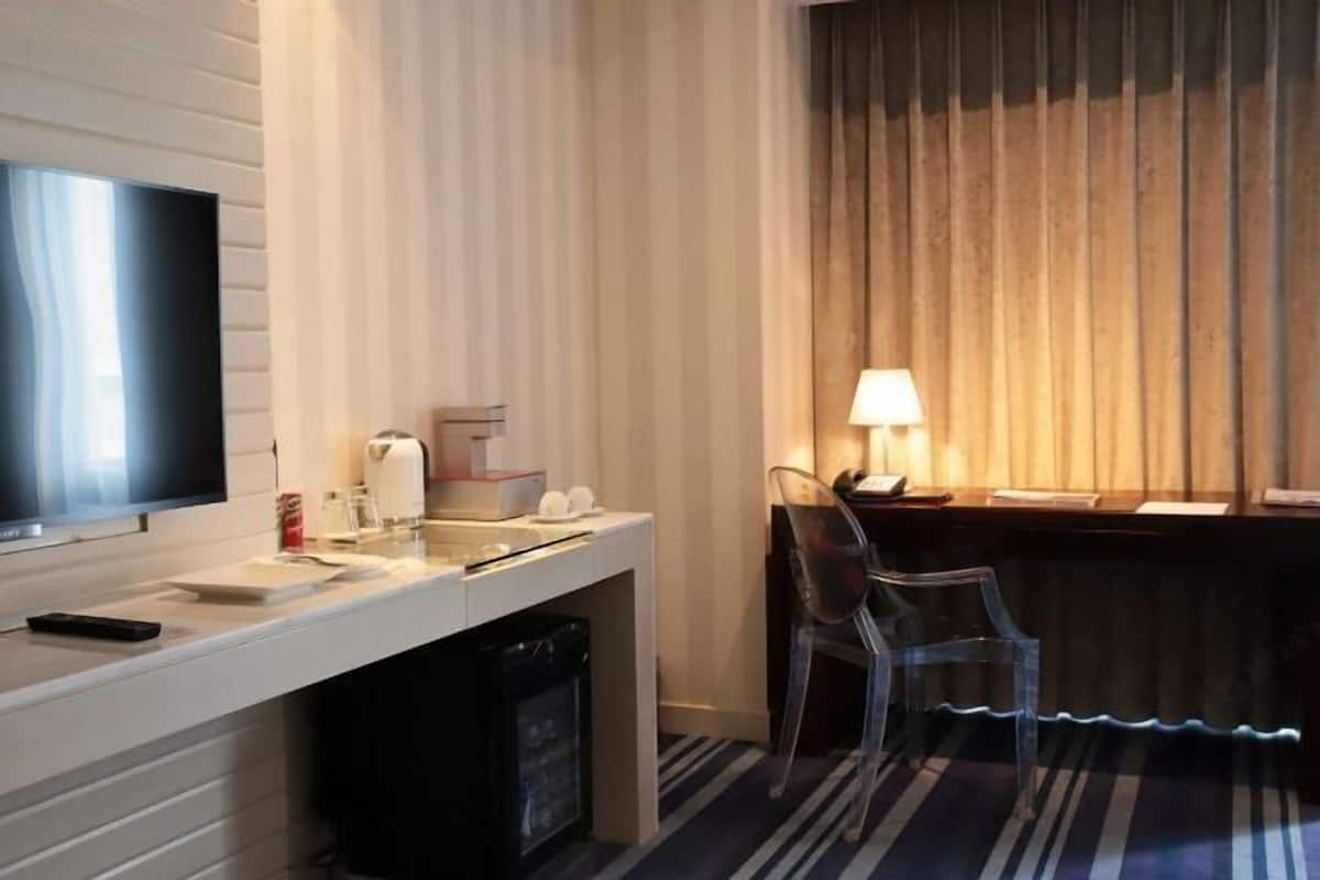 Luxe beddengoed, donzen dekbedden, pillowtop-bedden, een minibar