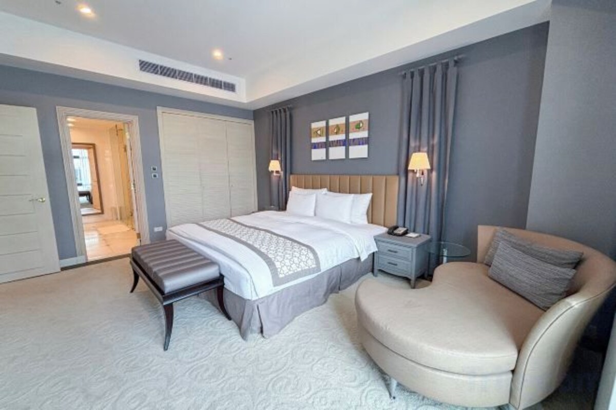 Premium bedding, down comforters, pillowtop beds, minibar