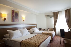 Memory foam beds, minibar, in-room safe, desk - Atalay Hotel (Ankara)