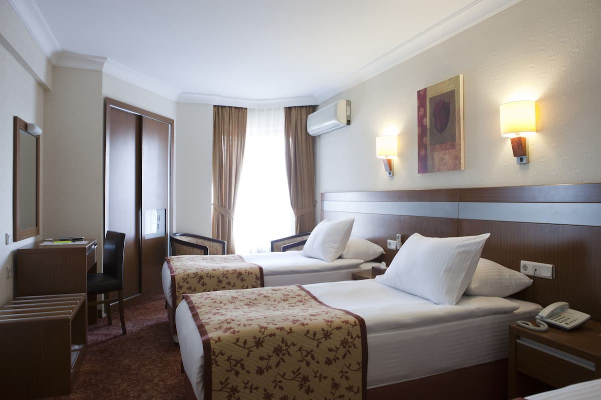 Chambre Triple | Matelas mémoire de forme, minibar, coffres-forts dans les chambres
