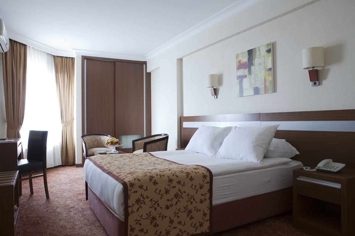 Matelas mémoire de forme, minibar, coffres-forts dans les chambres