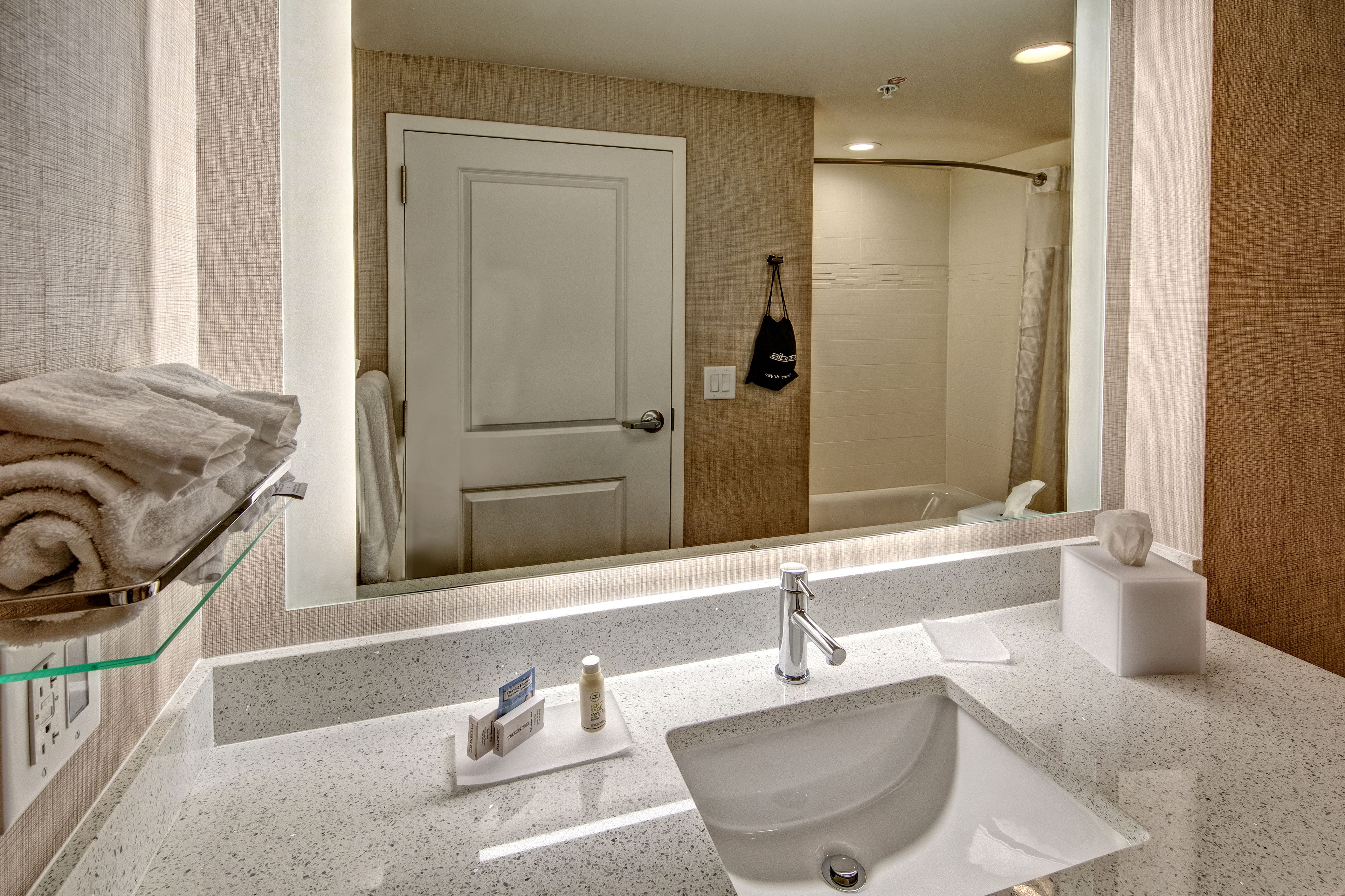 combined shower/bathtub, free toiletries, hair dryer, towels