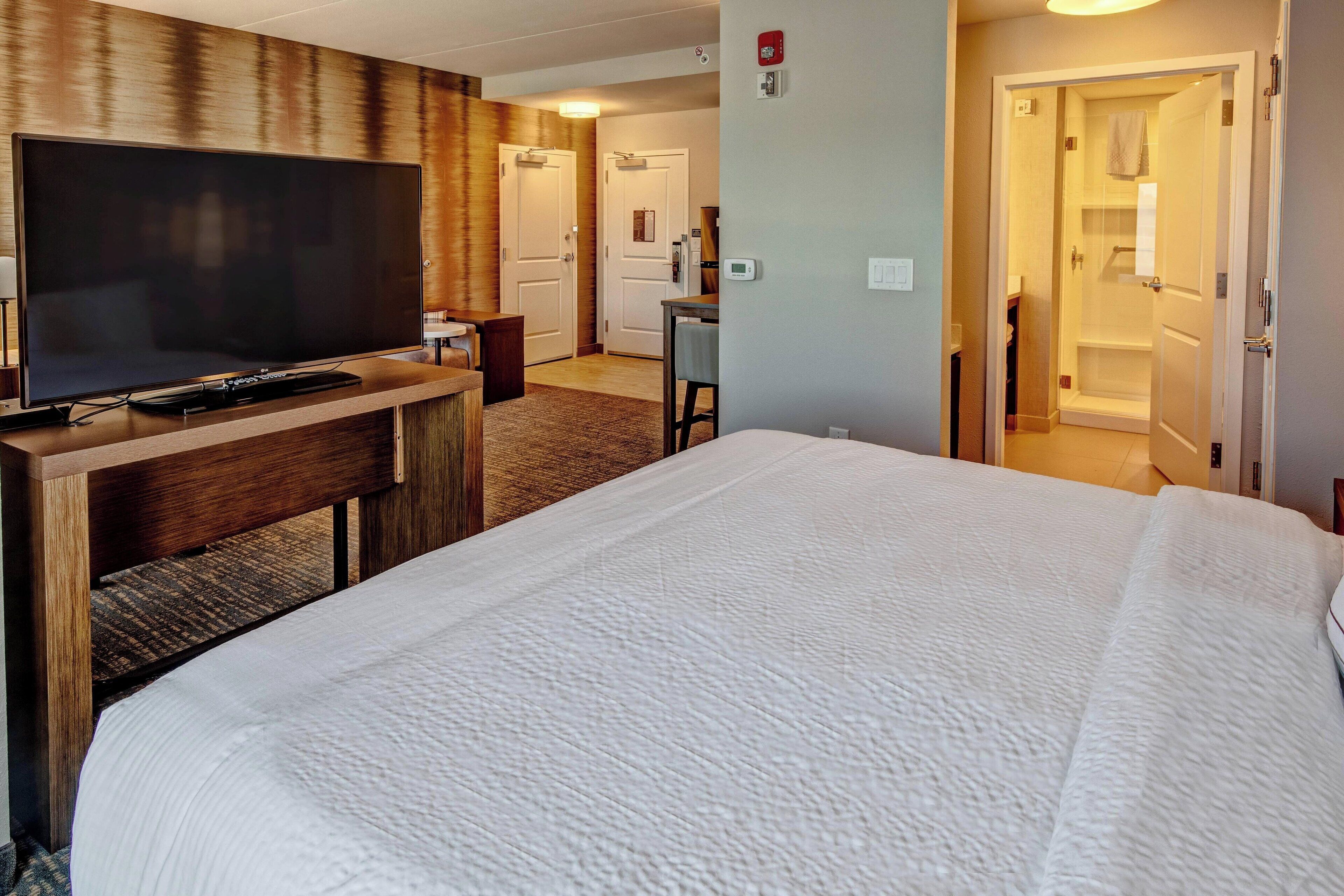 studio, 1 king bed, non smoking | pillow-top beds, in-room safe, desk, iron/ironing board