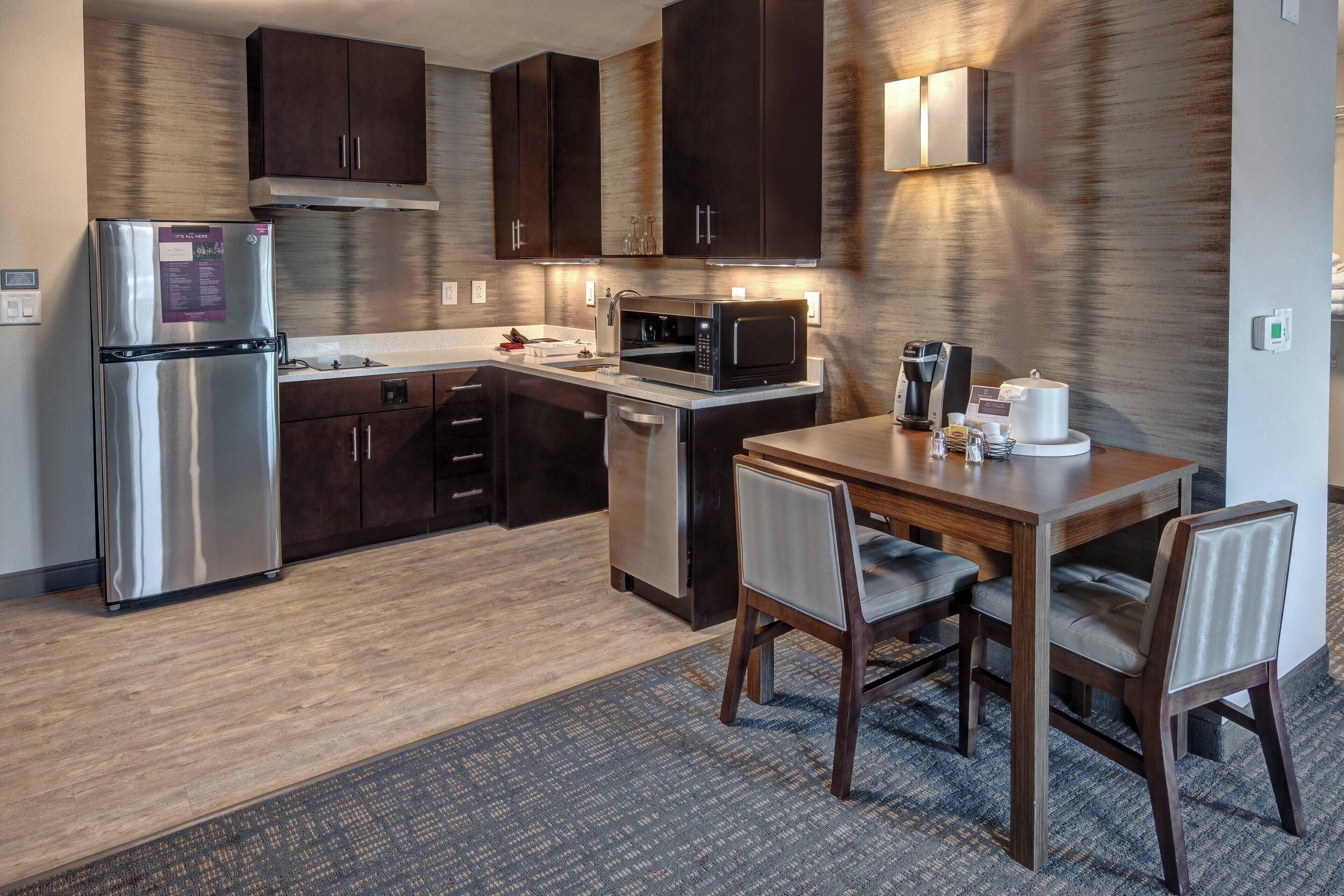 studio, 1 king bed, non smoking | private kitchen | full-sized fridge, microwave, stovetop, dishwasher