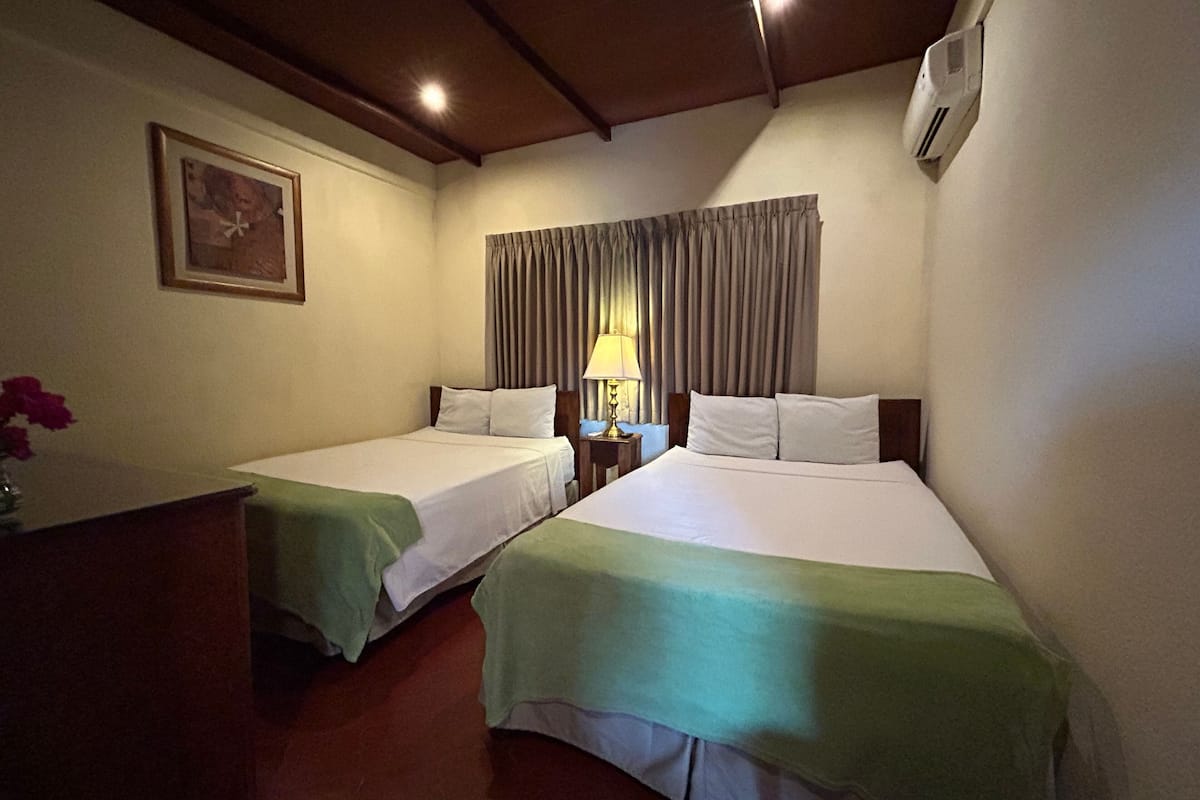 standard room | 1 bedroom, in-room safe, desk, blackout curtains