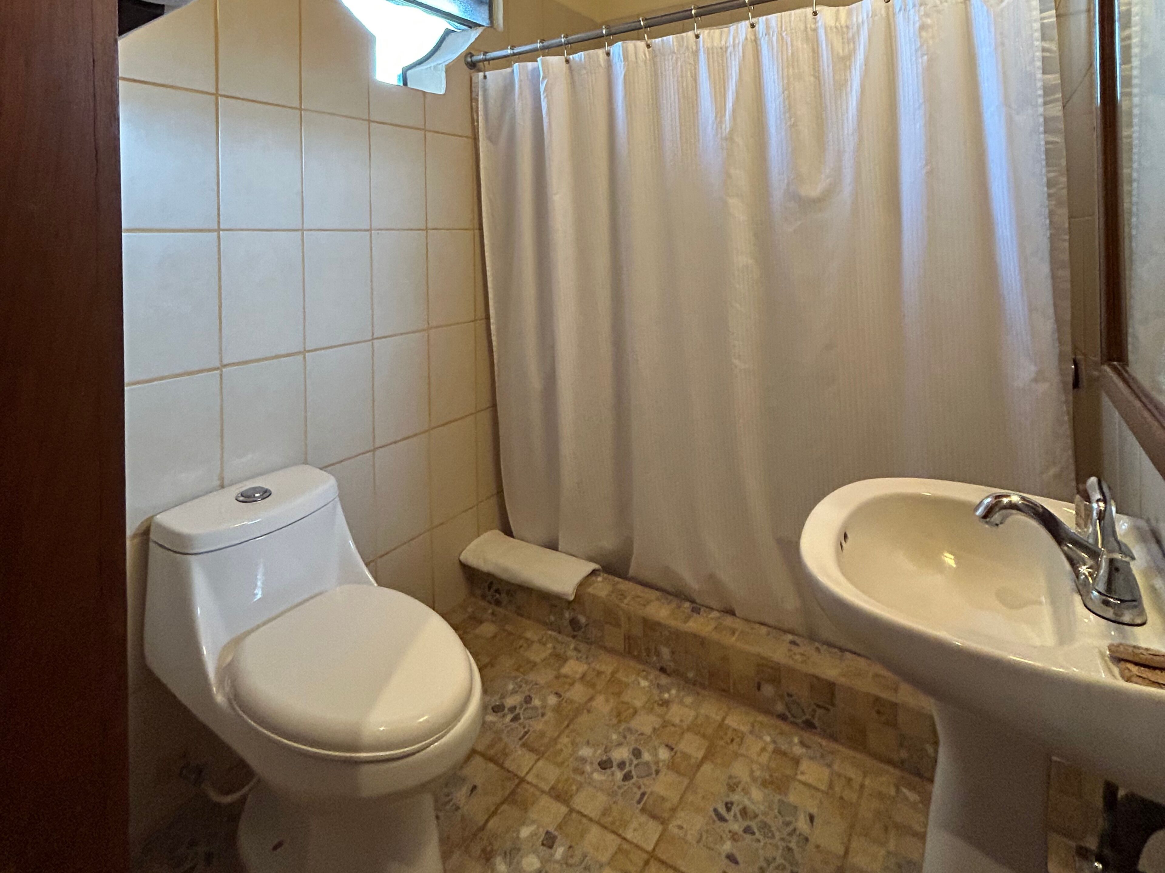 standard room | bathroom | shower, free toiletries, hair dryer, bidet