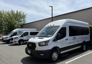 Airport shuttle - Rockville Centre Hotel - JFK Airport (Lynbrook)