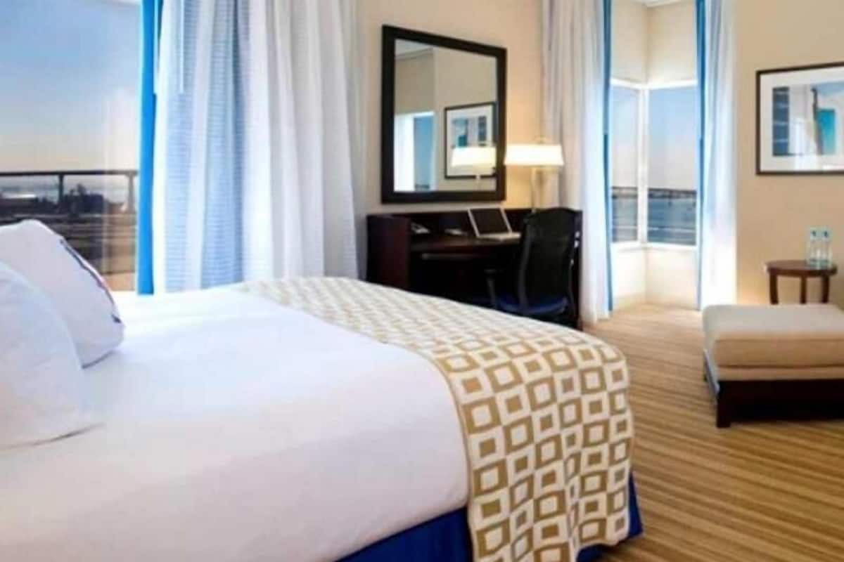 Premium bedding, in-room safe, desk, soundproofing