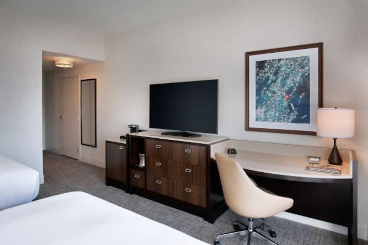 Premium bedding, in-room safe, desk, soundproofing