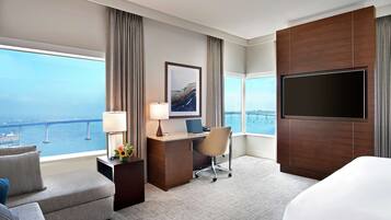 Rom, 1 kingsize-seng, hjørnerom (Port/Coronado View) | Sengetøy av topp kvalitet, safe på rommet, skrivebord og lydisolert