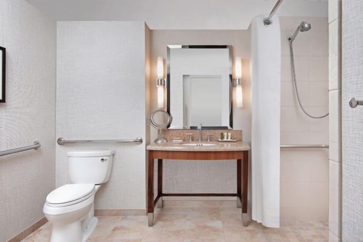 Salle de bain | Articles de toilette (gratuits), séchoir à cheveux, serviettes fournies