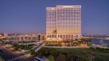 Located beside a serene body of water, this hotel offers stunning views of the surrounding area.
