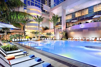 Outdoor pool, sun loungers at Hilton San Diego Bayfront