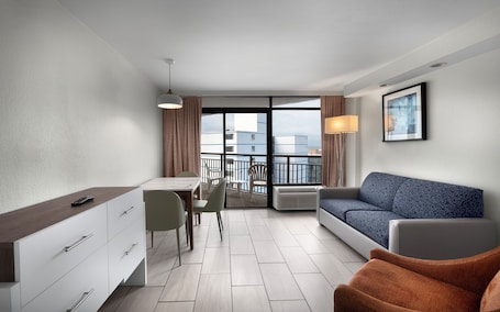 Captain's Quarters Resort - Image 4