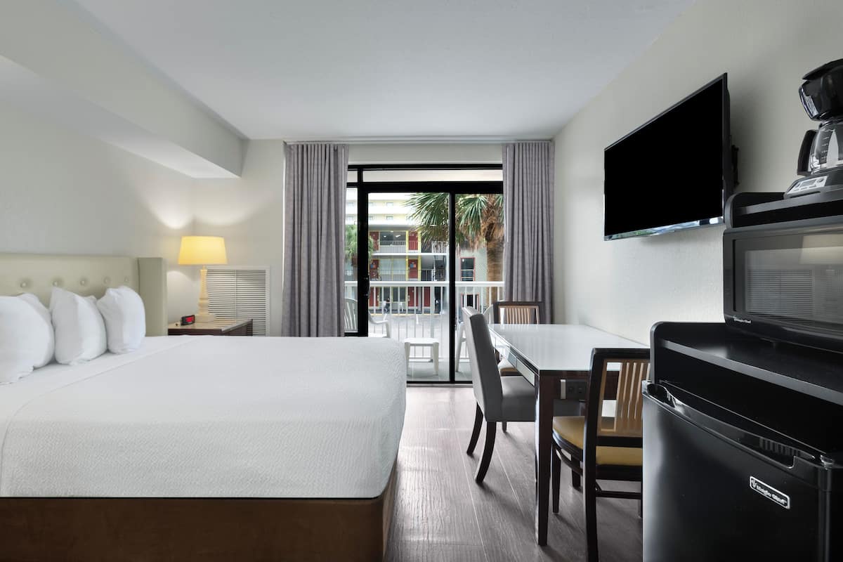 1 bedroom, in-room safe, iron/ironing board, free WiFi