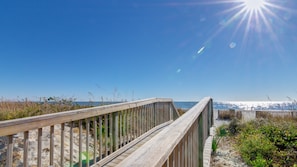 On the beach - Captain's Quarters Resort (Myrtle Beach)