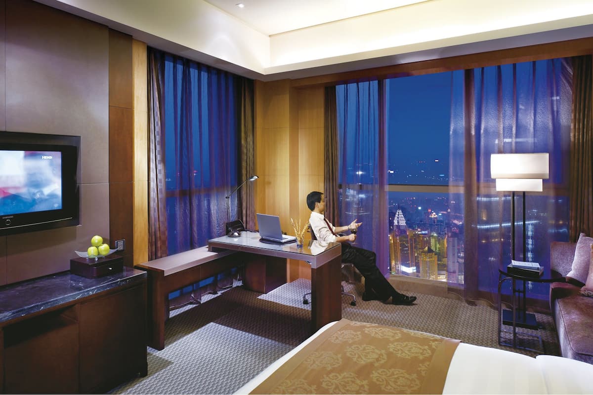 1 bedroom, premium bedding, down duvets, minibar