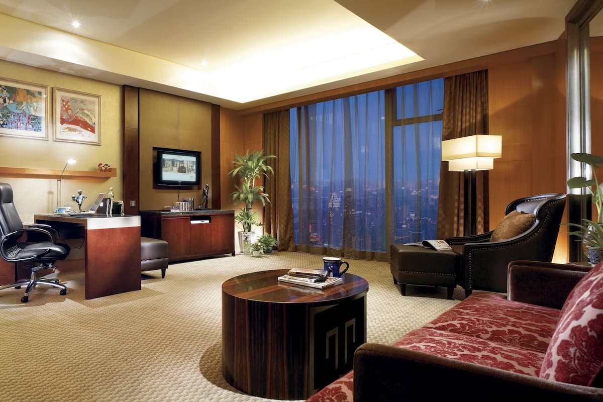 1 bedroom, premium bedding, down comforters, minibar