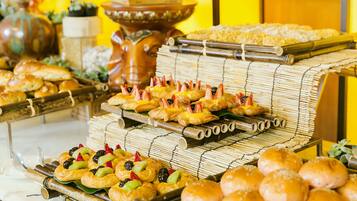 Daily buffet breakfast for a fee