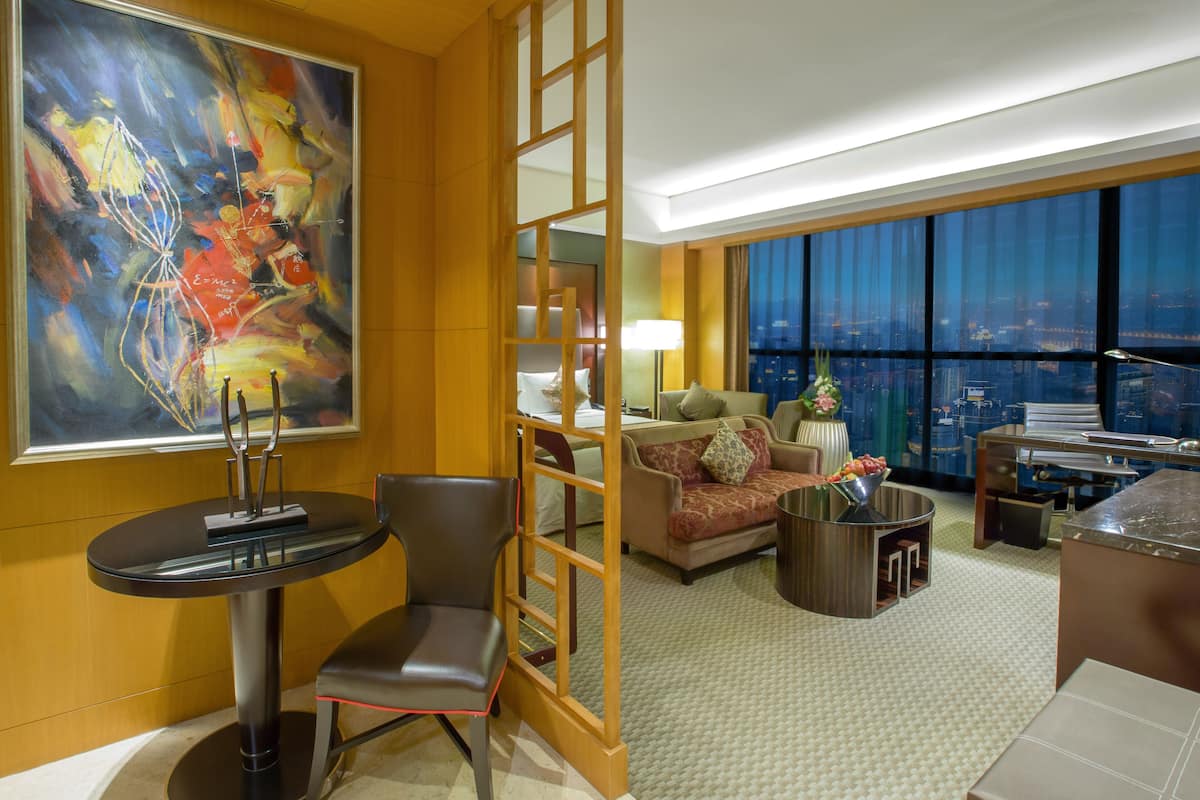 1 bedroom, premium bedding, down duvets, minibar