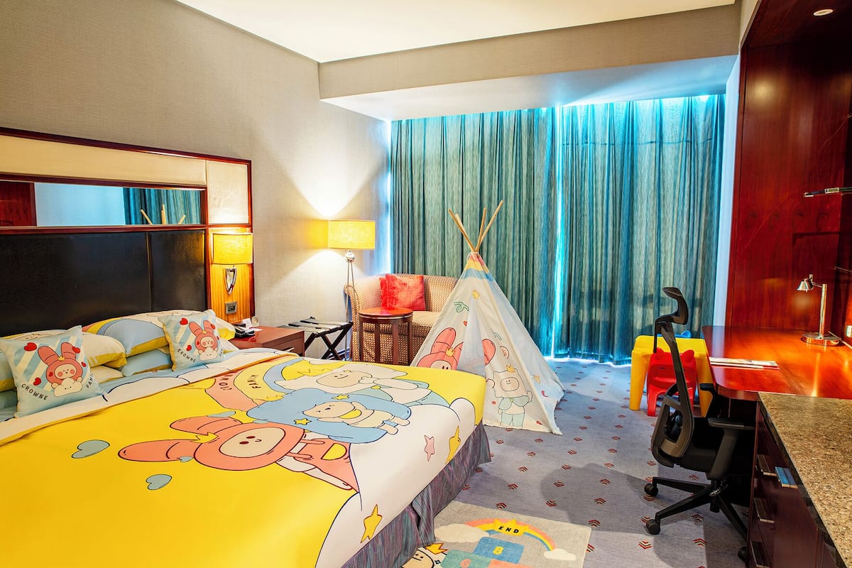 ห้องสวีท, 1 ห้องนอน, ใช้คลับเลานจ์ได้ | ผ้านวมขนเป็ด, มินิบาร์, ตู้นิรภัยในห้องพัก, โต๊ะทำงาน