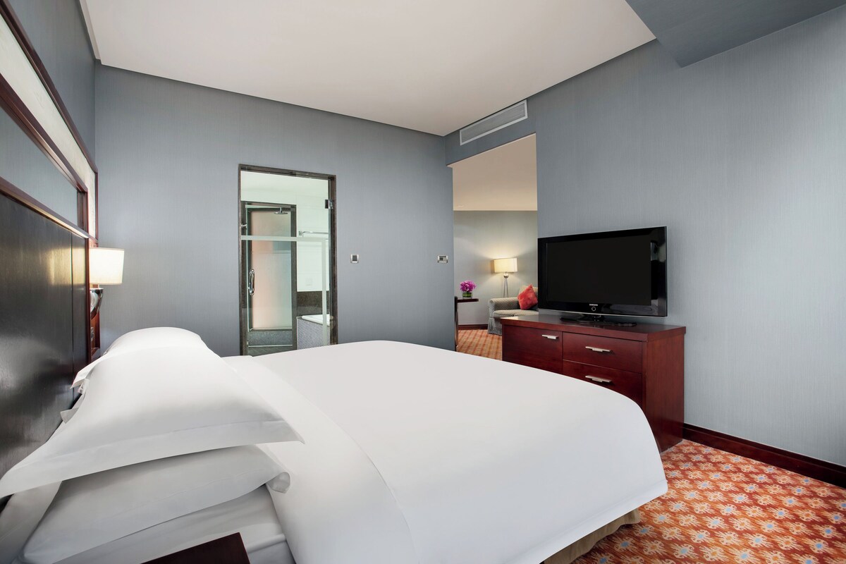 Down duvets, minibar, in-room safe, desk