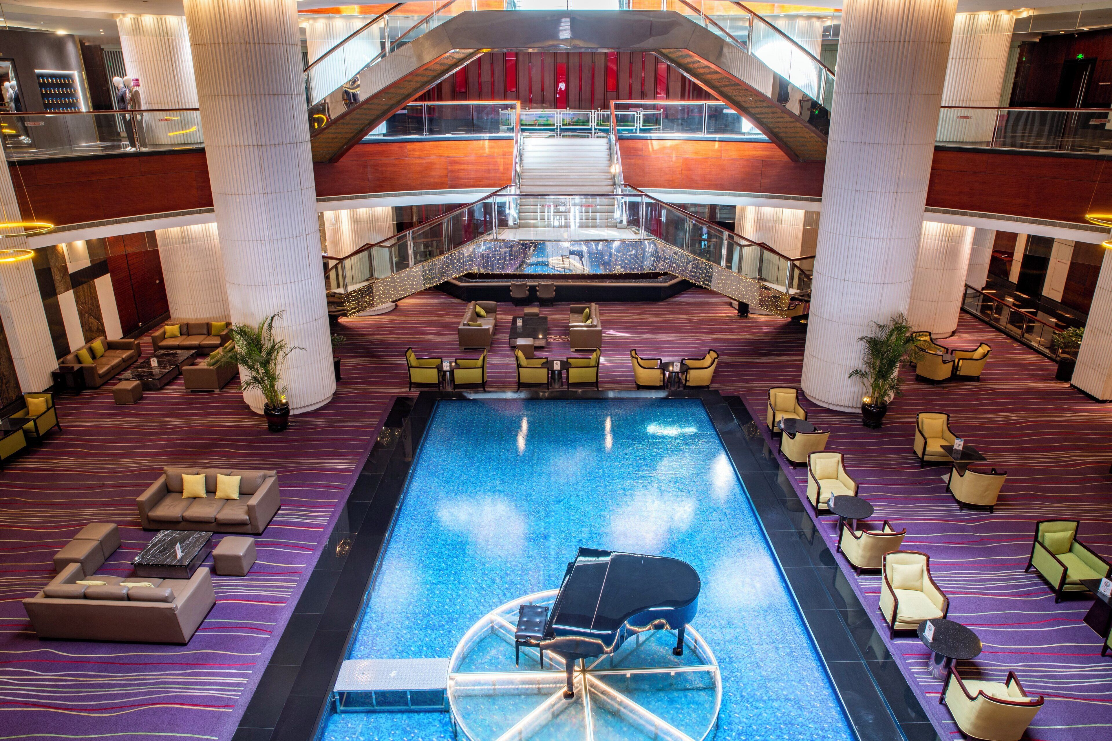 5 restaurants, breakfast served