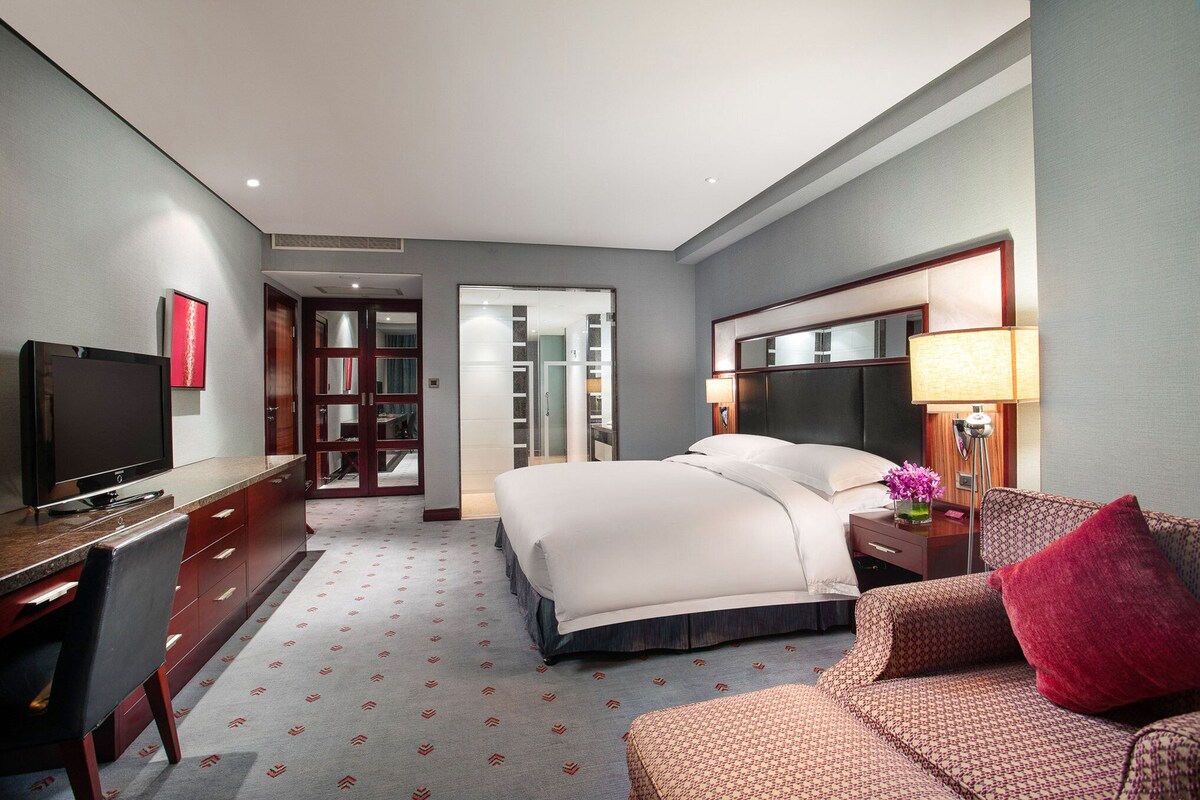 Down duvets, minibar, in-room safe, desk