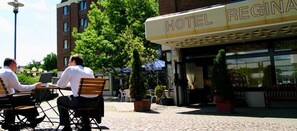 A hotel named "HOTEL REGINA" with outdoor seating and potted plants. - Best Western Hotel Regina (SANKT AUGUSTIN)