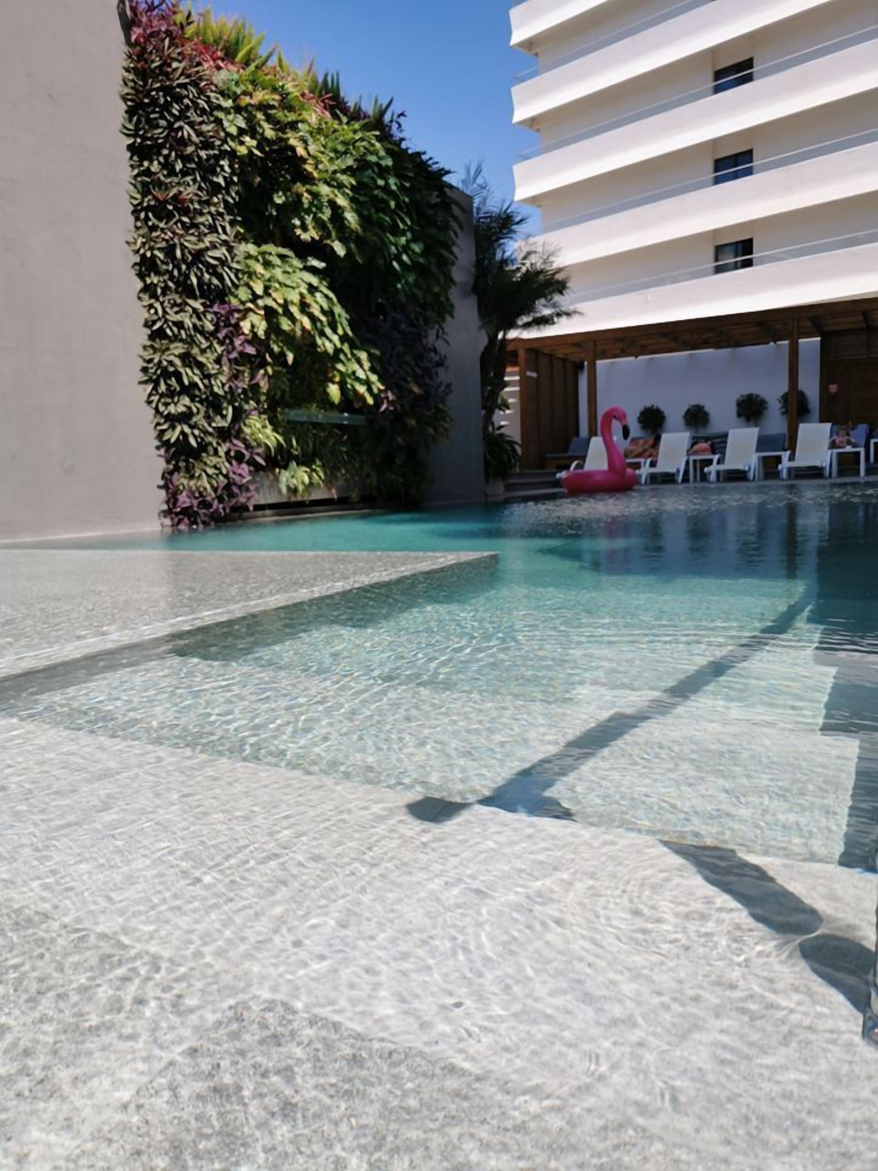 seasonal outdoor pool, pool loungers