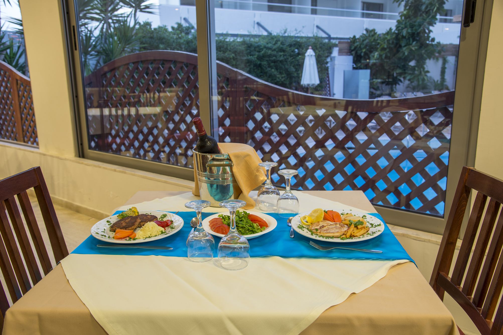 Photo - Manousos City Hotel