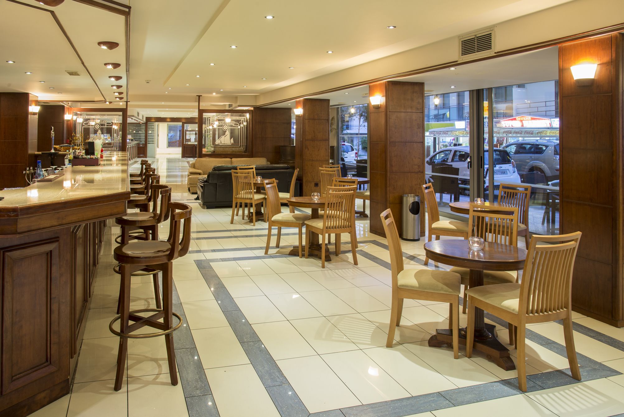 Photo - Manousos City Hotel