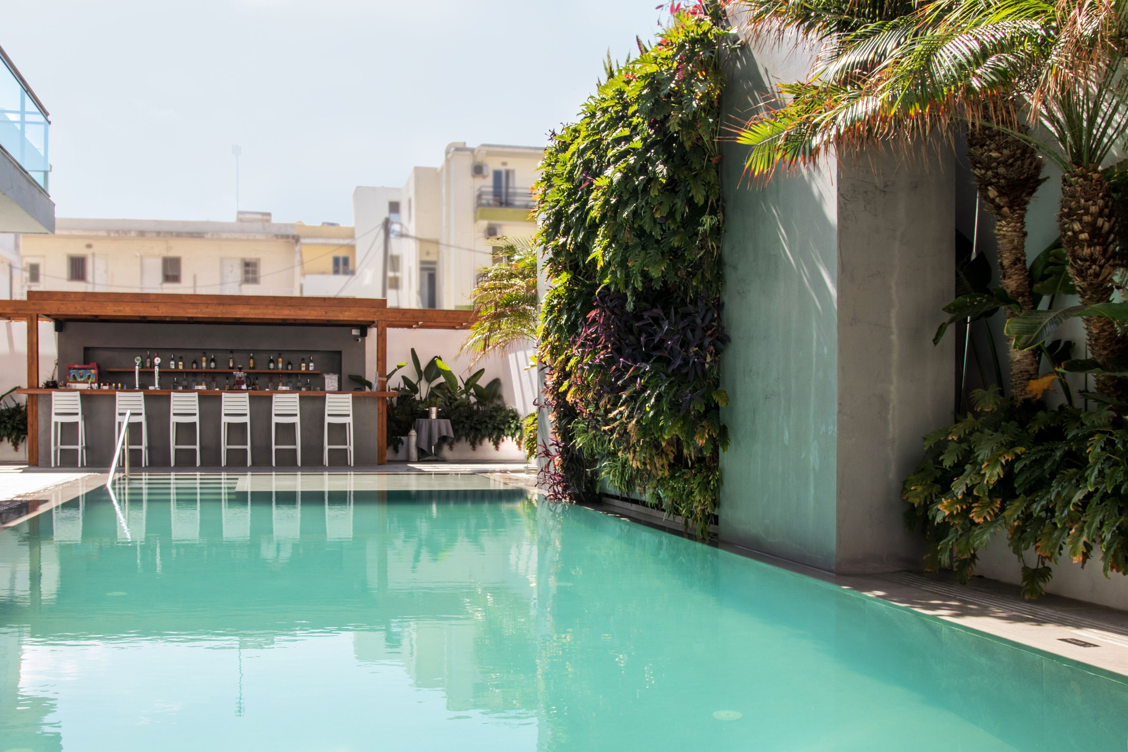 seasonal outdoor pool, pool loungers