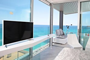 1 makuuhuone, minibaari, tallelokero huoneessa, työpöytä